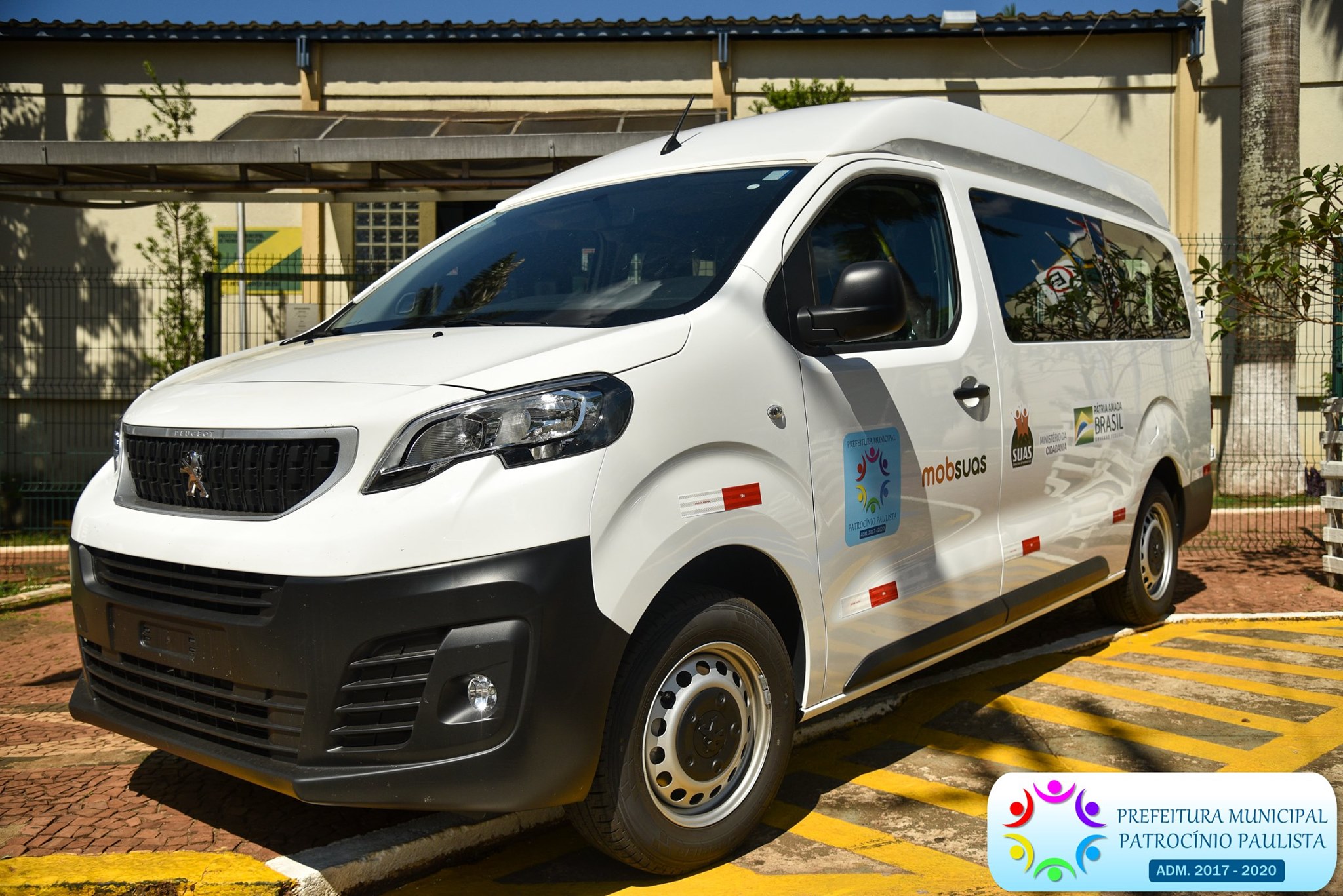 O veículo também será utilizado como apoio em todas as atividades que necessitar de transporte em grupo desenvolvido pelo Serviço de Assistência Social
